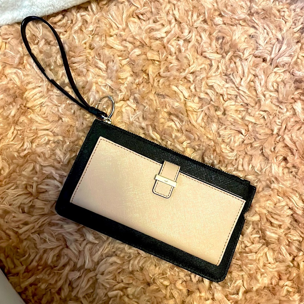 Kate spade wristlet style wallet